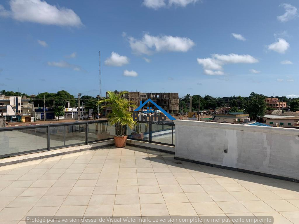 Suite Grand Espace avec Terrasse – Votre panorama privé sur tout Ouidah